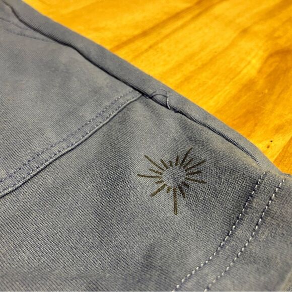 Offline by Aerie shorts, periwinkle, size extra small, excellent condition - Picture 2 of 4